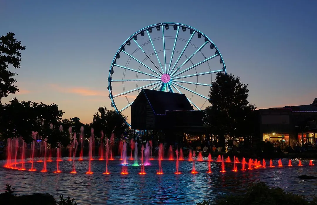 Three Bears Den, Hot Tub, Pool Table, Pool Access, 560 Free Tickets Each Paid Day-1